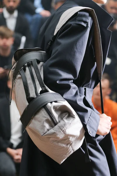 Look 70